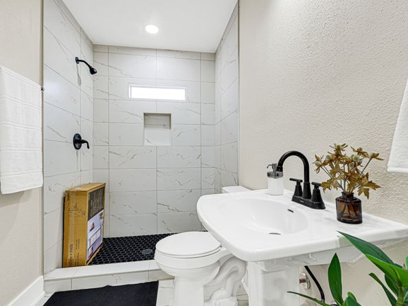 9434 E Avenue K, Houston TX 77012