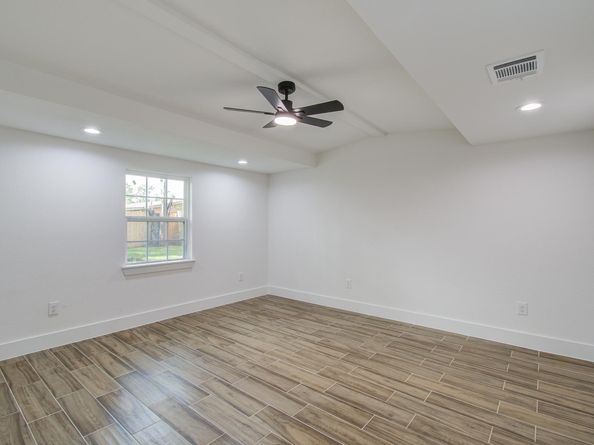 1939 Woodvine Drive, Houston TX 77055