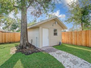 1939 Woodvine Drive, Houston TX 77055