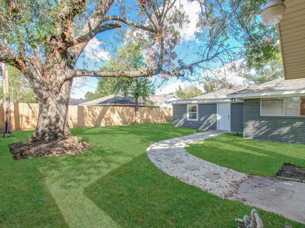 1939 Woodvine Drive, Houston TX 77055