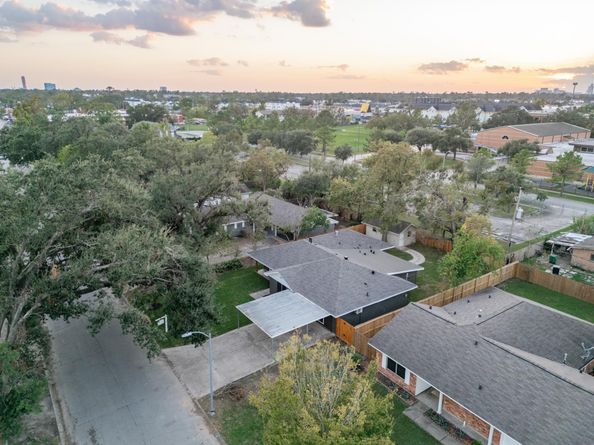 1939 Woodvine Drive, Houston TX 77055