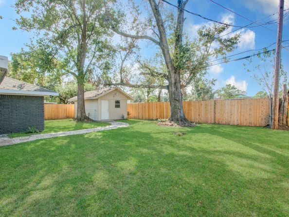 1939 Woodvine Drive, Houston TX 77055