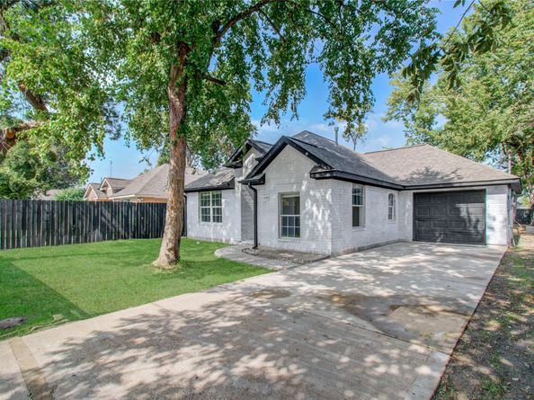 1909 Melbourne Street, Houston TX 77026