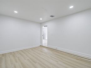 1909 Melbourne Street, Houston TX 77026