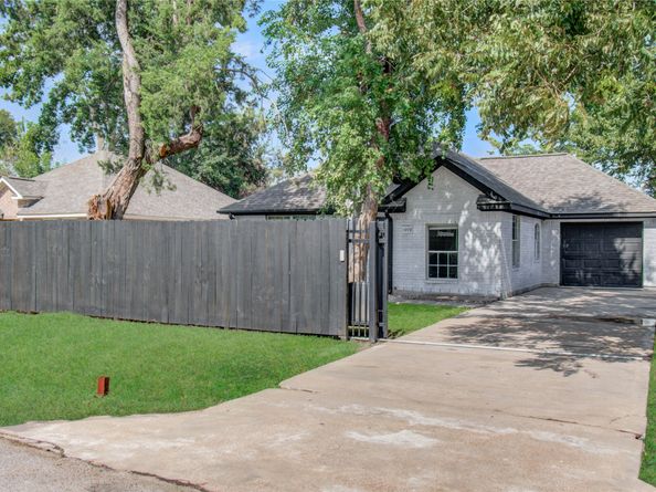 1909 Melbourne Street, Houston TX 77026