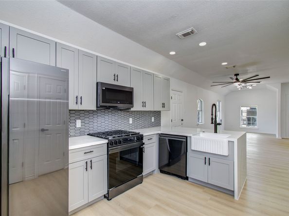 1909 Melbourne Street, Houston TX 77026