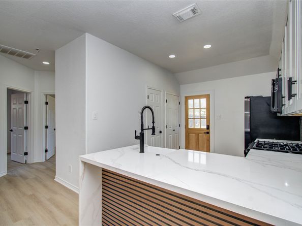 1909 Melbourne Street, Houston TX 77026