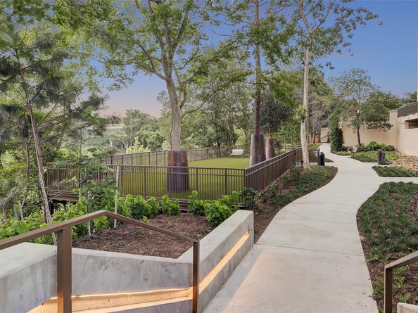 1000 Uptown Park Boulevard 93, Houston TX 77056