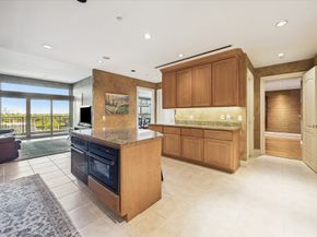 1000 Uptown Park Boulevard 93, Houston TX 77056