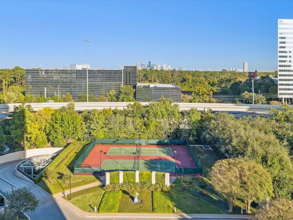 1000 Uptown Park Boulevard 93, Houston TX 77056