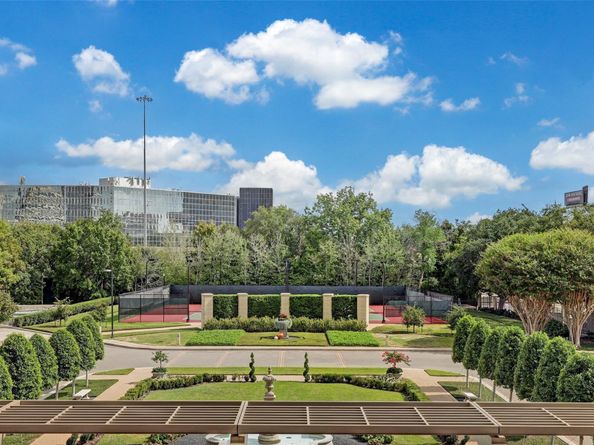 1000 Uptown Park Boulevard 93, Houston TX 77056