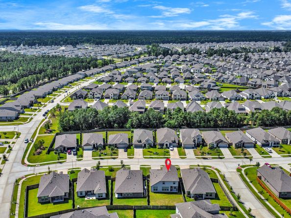 24063 Hawthorn Lakes Drive, New Caney TX 77357