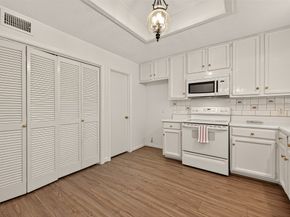 11711 Memorial Drive 13, Houston TX 77024