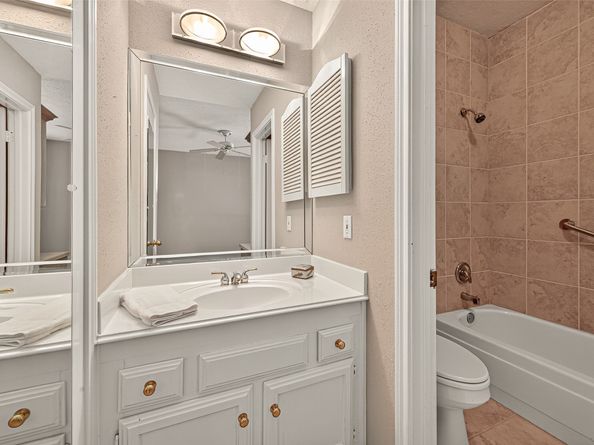 11711 Memorial Drive 13, Houston TX 77024