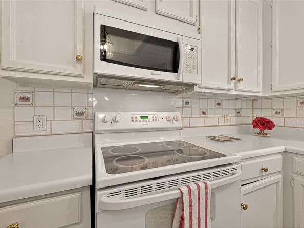 11711 Memorial Drive 13, Houston TX 77024