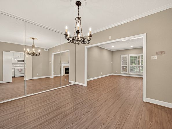 11711 Memorial Drive 13, Houston TX 77024