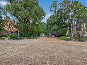 11711 Memorial Drive 13, Houston TX 77024