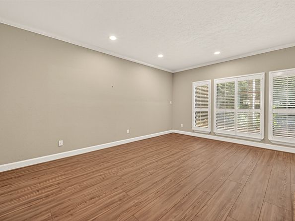 11711 Memorial Drive 13, Houston TX 77024