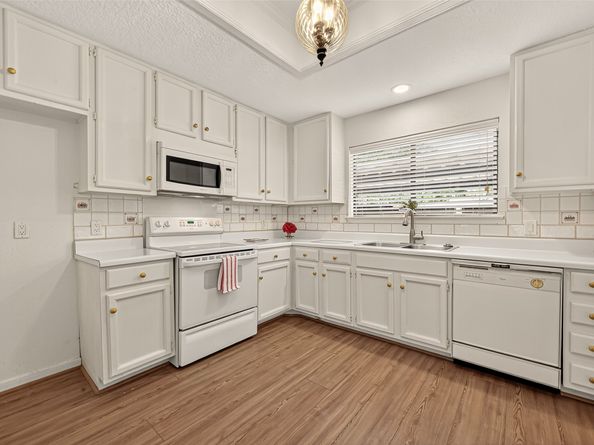 11711 Memorial Drive 13, Houston TX 77024