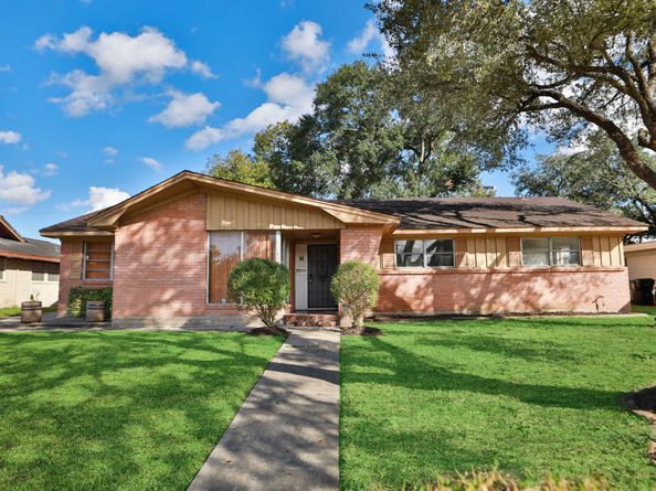 8235 Dover Street, Houston TX 77061