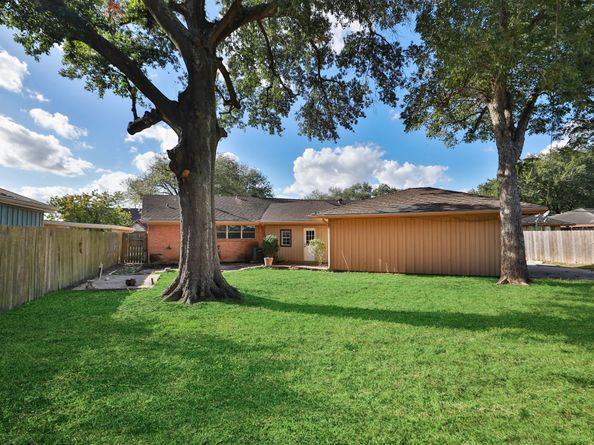 8235 Dover Street, Houston TX 77061