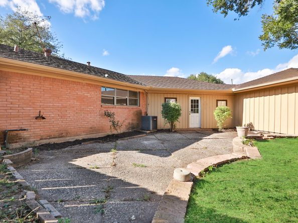 8235 Dover Street, Houston TX 77061