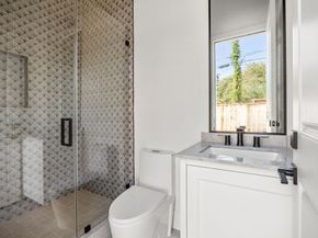 1032 W 41st Street, Houston TX 77018