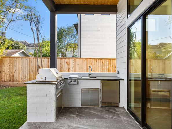 1032 W 41st Street, Houston TX 77018