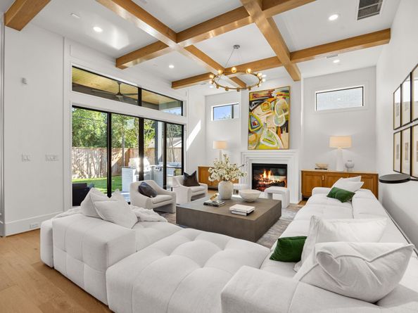 1032 W 41st Street, Houston TX 77018