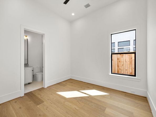 1032 W 41st Street, Houston TX 77018