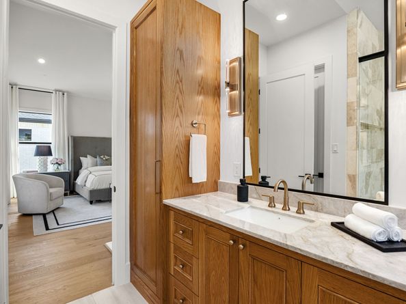 1032 W 41st Street, Houston TX 77018