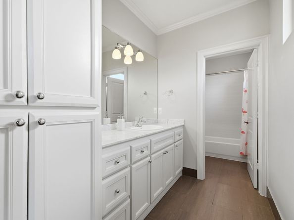 4915 Chenevert Street, Houston TX 77004