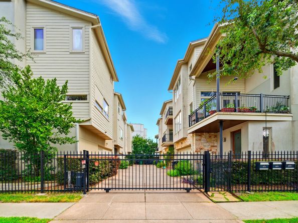 4915 Chenevert Street, Houston TX 77004