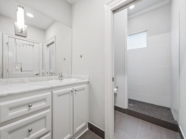 4915 Chenevert Street, Houston TX 77004