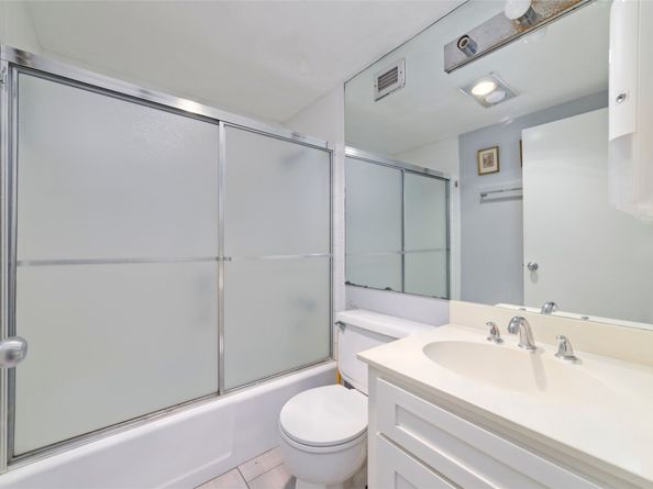 7520 Hornwood Drive 207W, Houston TX 77036
