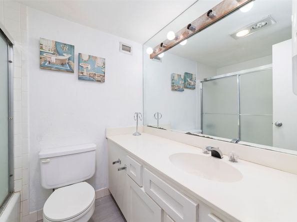 7520 Hornwood Drive 207W, Houston TX 77036