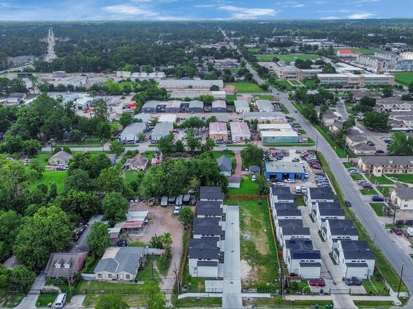 235 Julia Street B, Houston TX 77022