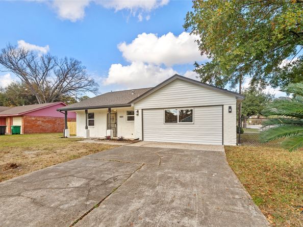 10027 Valley Sun Drive, Houston TX 77078