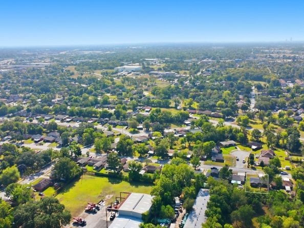 327 E Delz Drive, Houston TX 77022