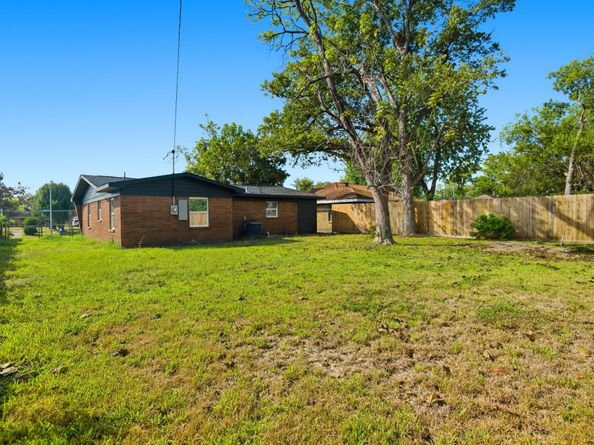 327 E Delz Drive, Houston TX 77022