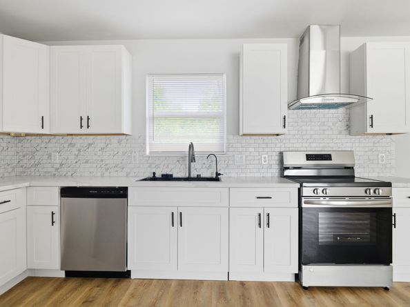 327 E Delz Drive, Houston TX 77022