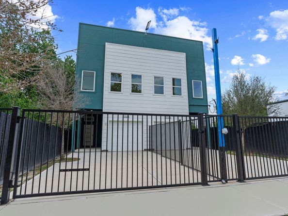 3330 Francis Street, Houston TX 77004