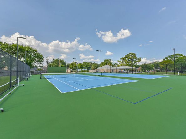 1811 Rushbrook Drive, Houston TX 77077