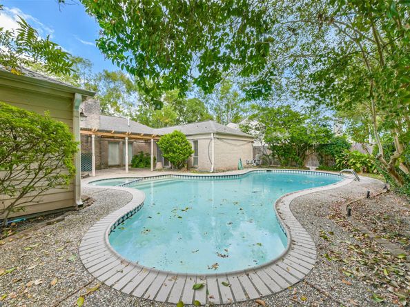 1811 Rushbrook Drive, Houston TX 77077