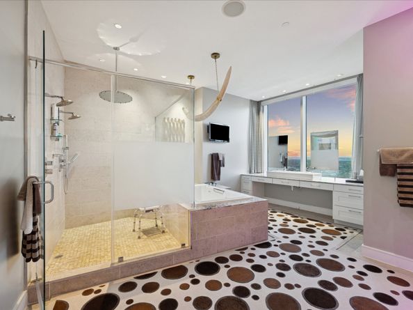 2727 Kirby Drive 24E, Houston TX 77098