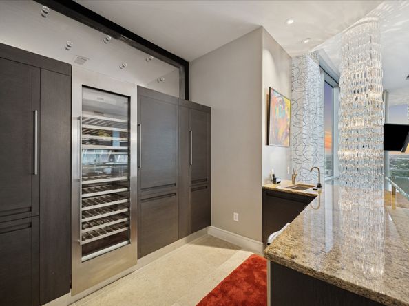 2727 Kirby Drive 24E, Houston TX 77098