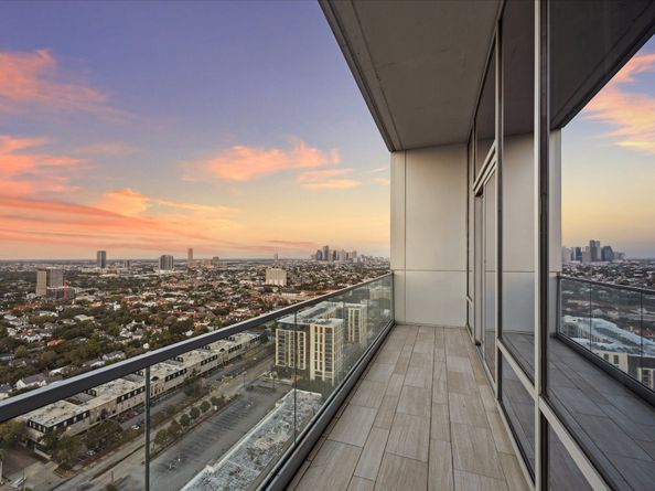 2727 Kirby Drive 24E, Houston TX 77098