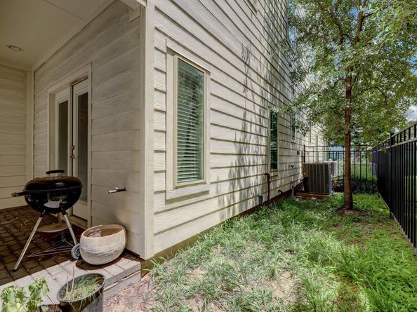 2231 Chenevert Street, Houston TX 77003