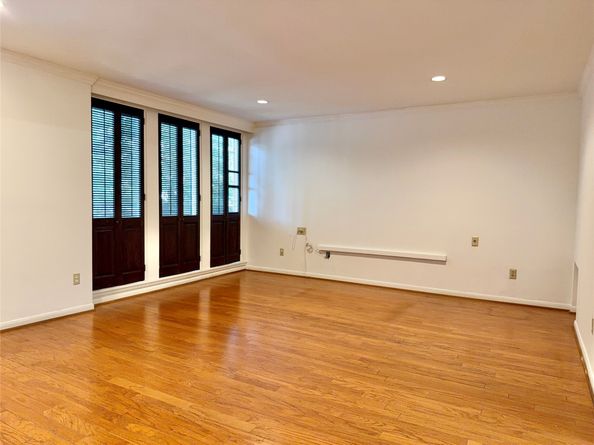 1101 Hawthorne Street, Houston TX 77006