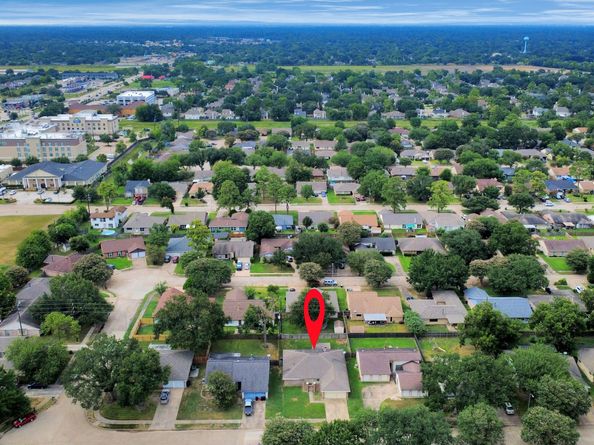 13610 Piney Oaks Drive, Houston TX 77065